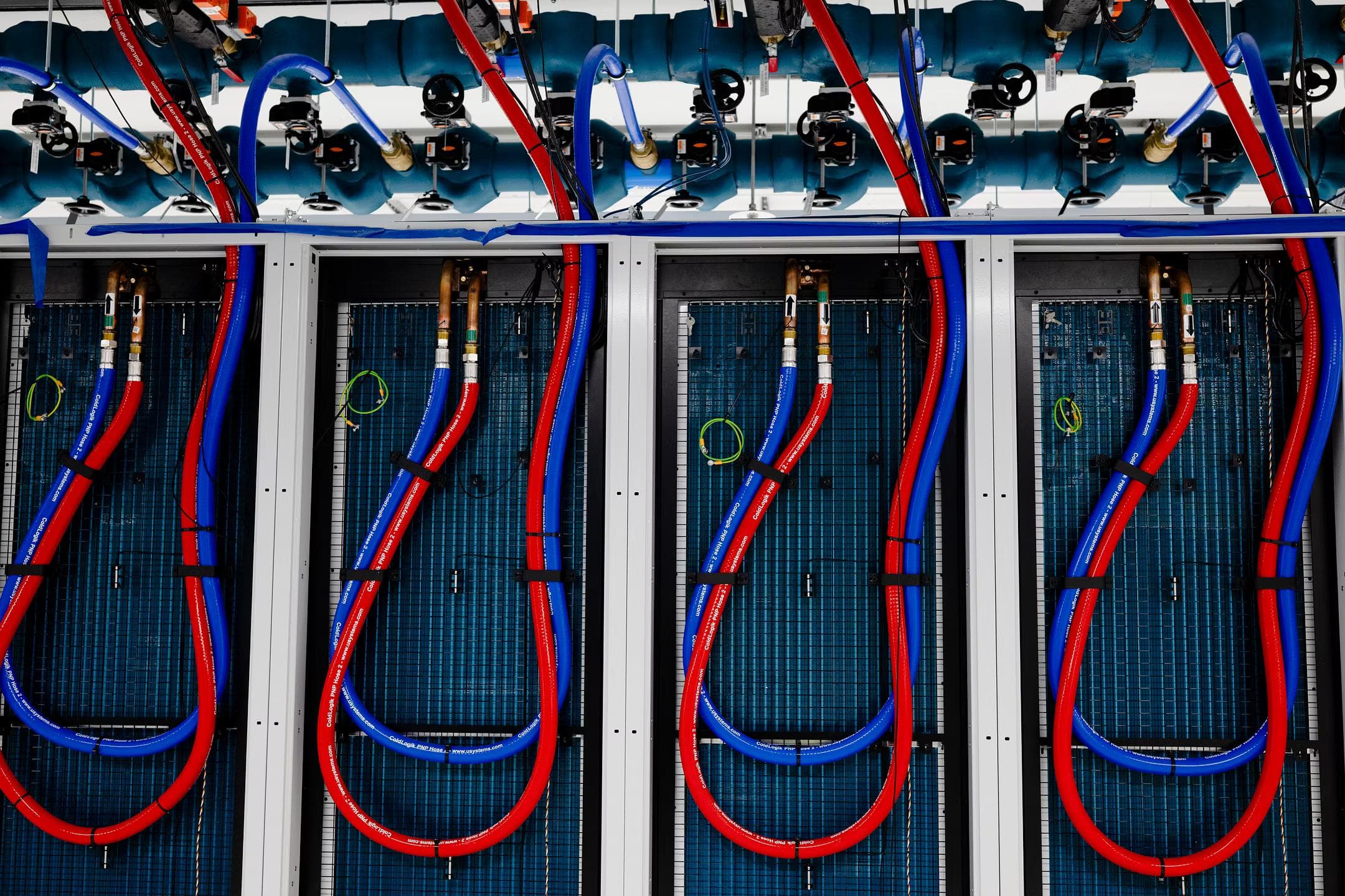 Høyre og SV vil ha konsesjonsplikt for datasentre